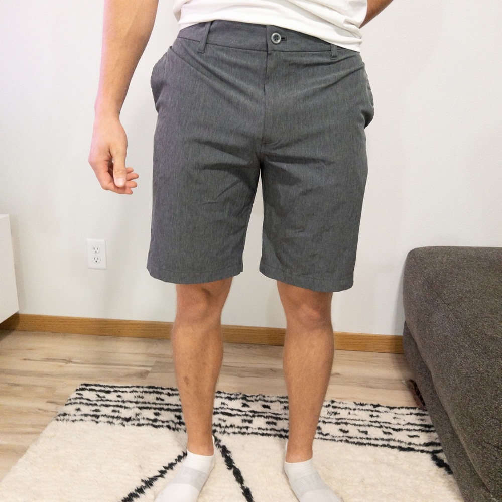 Men’s Izod Classic-Fit Hybrid Shorts in Gray